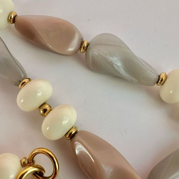 Vintage cream and grey beaded necklace - Picture 5 of 7